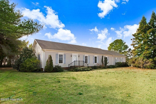 ranch-style house featuring a front yard