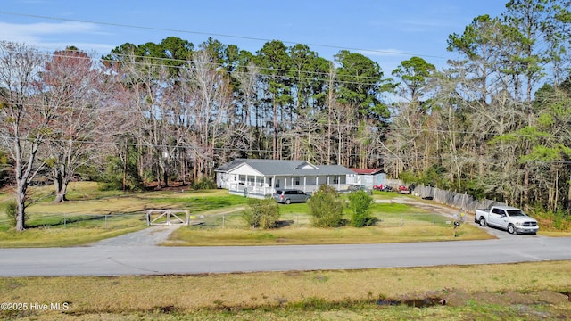 view of front of home featuring a front yard and fence