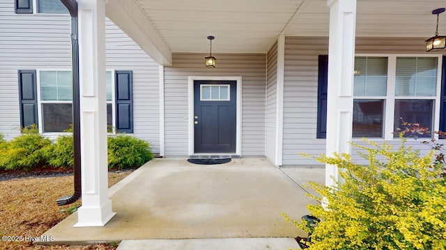 property entrance featuring a porch