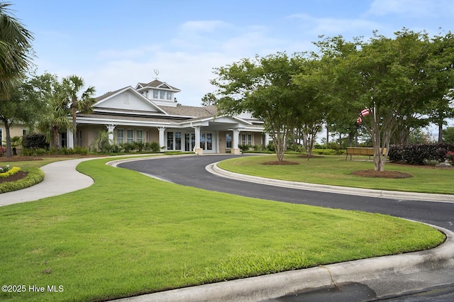 view of front facade with a front yard