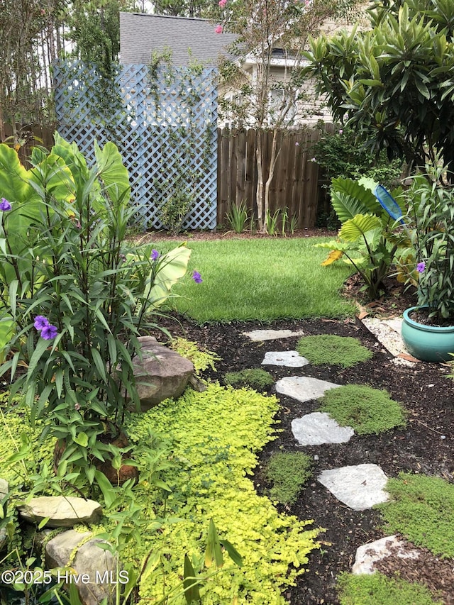 view of yard featuring fence