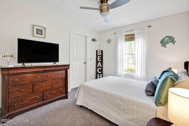 bedroom with ceiling fan, a textured ceiling, and carpet