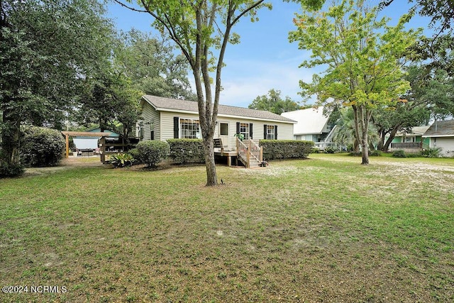 single story home featuring a front lawn