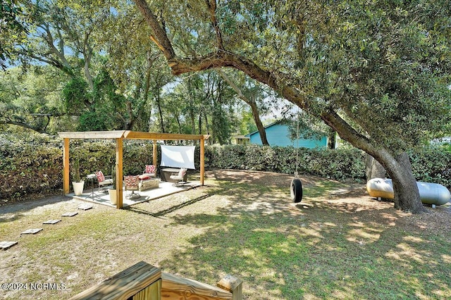 view of yard featuring a patio