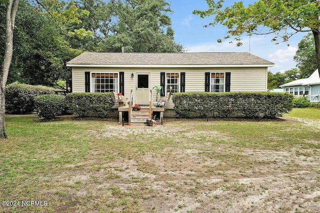 view of front of property with a front lawn