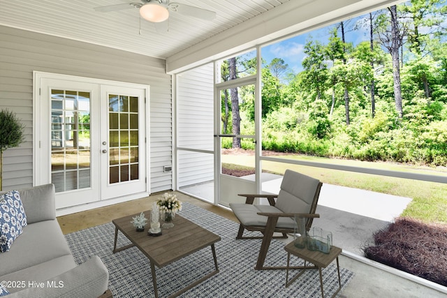 sunroom featuring a ceiling fan