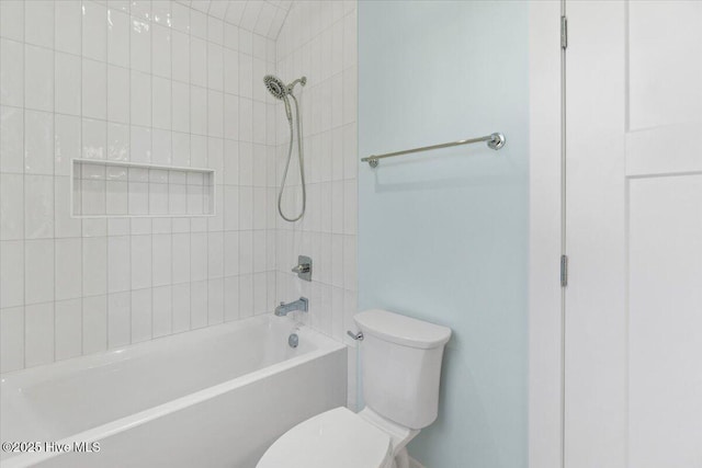 full bath featuring toilet and washtub / shower combination