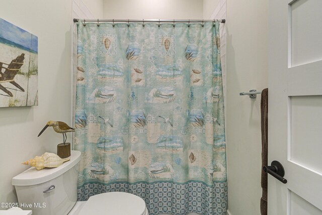 full bath with curtained shower and toilet