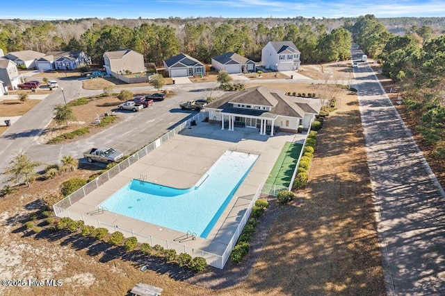 birds eye view of property featuring a forest view