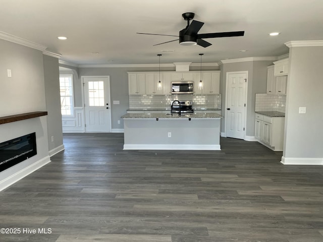 kitchen featuring stainless steel appliances, ceiling fan, crown molding, and white cabinets