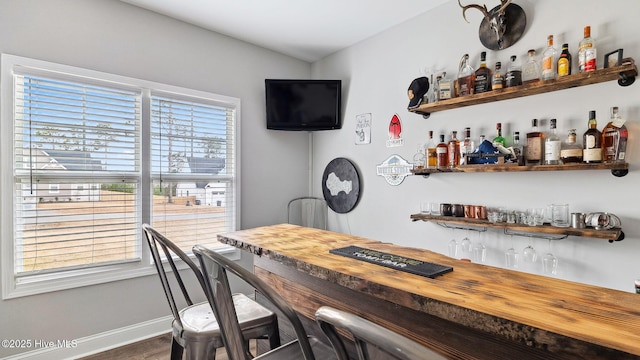 bar featuring a dry bar and baseboards