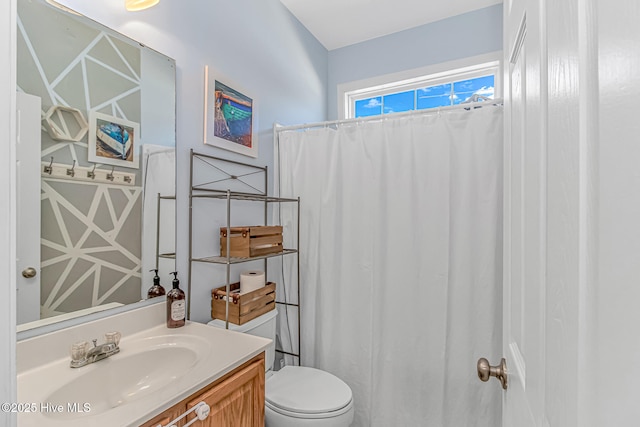 full bath with toilet, curtained shower, and vanity