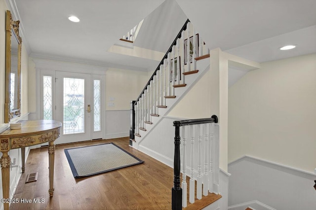 foyer entrance featuring crown molding, recessed lighting, wood finished floors, and visible vents