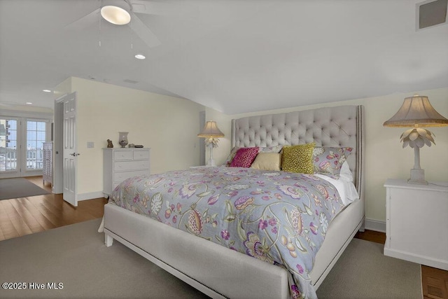 bedroom featuring a ceiling fan, wood finished floors, visible vents, baseboards, and recessed lighting