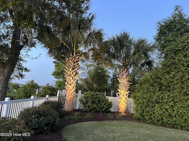 8904 Sound View Ct, Emerald Isle, NC 28594 - view of yard with fence