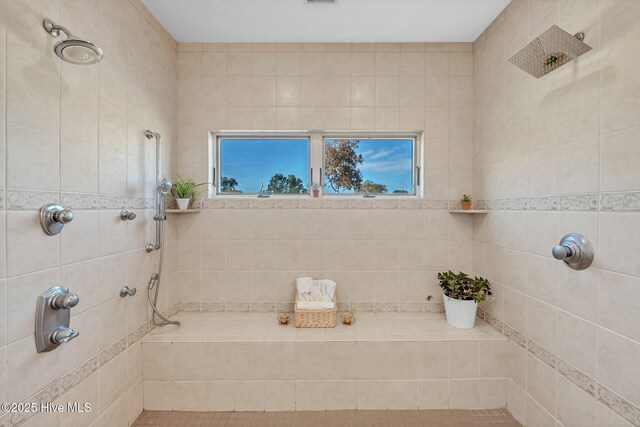 full bathroom featuring a tile shower