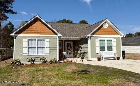 view of front of home featuring a front lawn and a patio area