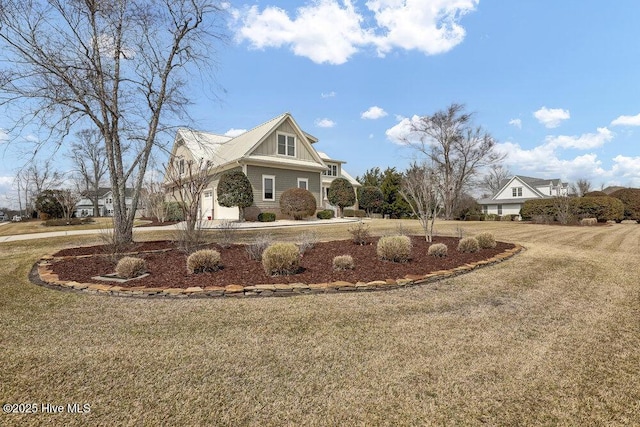 view of front of house with driveway and a front lawn