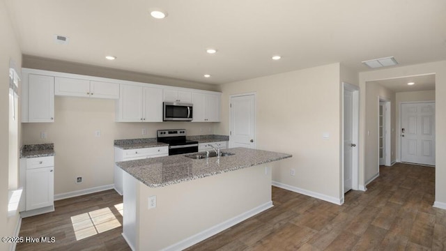 kitchen with visible vents, a sink, white cabinets, stainless steel appliances, and dark wood-style flooring