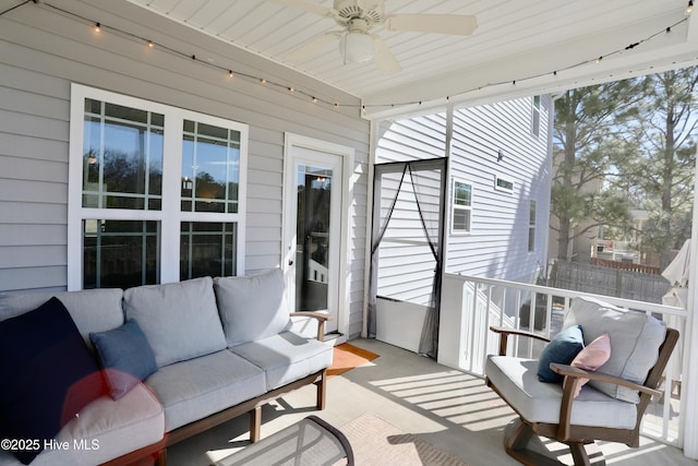 sunroom featuring ceiling fan