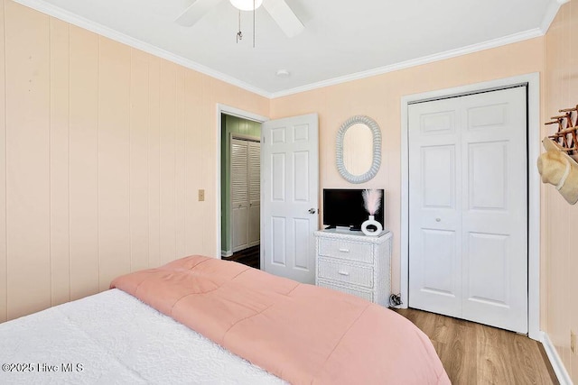 bedroom with ornamental molding, a ceiling fan, and wood finished floors