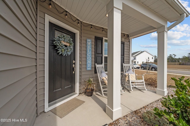 property entrance featuring a porch