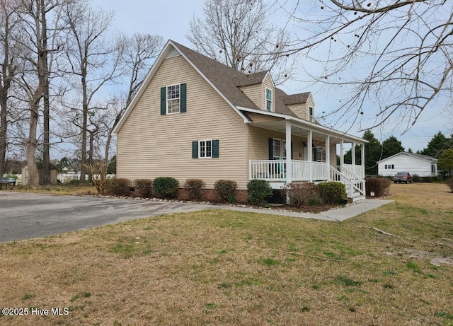 view of front of house with covered porch and a front lawn