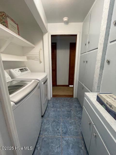 full bath with shower / bath combo