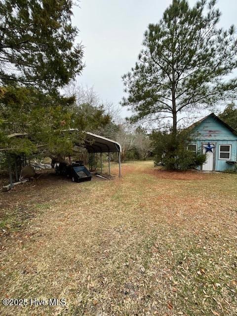 view of yard featuring a detached carport