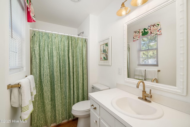 full bath with vanity, curtained shower, and toilet