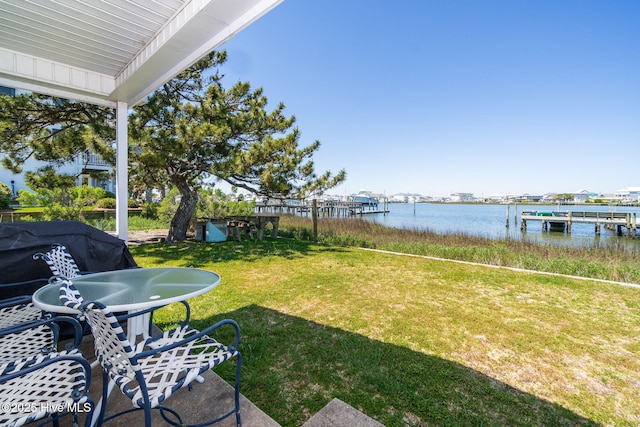 view of yard featuring a water view