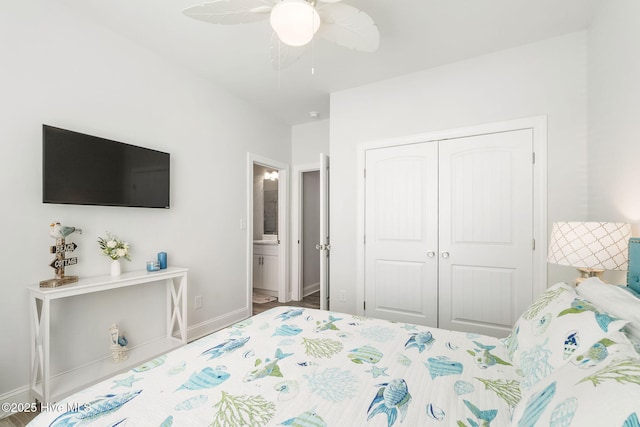 bedroom featuring ceiling fan, a closet, baseboards, and ensuite bath