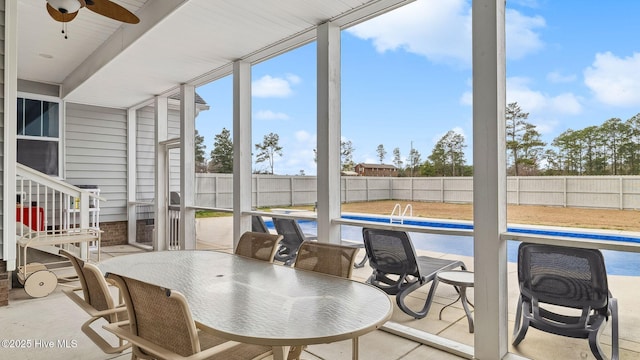 sunroom / solarium featuring a ceiling fan