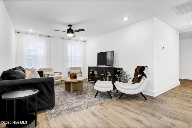 living area featuring visible vents, baseboards, ceiling fan, recessed lighting, and wood finished floors