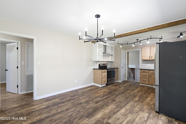 kitchen with a notable chandelier, stainless steel appliances, wall chimney exhaust hood, decorative backsplash, and dark wood-style flooring