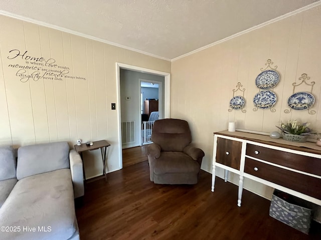 living area with visible vents, dark wood-type flooring, and crown molding