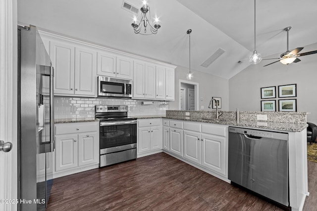 kitchen with visible vents, dark wood-style floors, white cabinetry, appliances with stainless steel finishes, and a peninsula