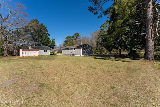 view of yard with an outdoor structure and a storage shed