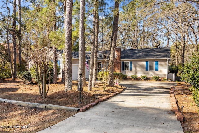 ranch-style house featuring concrete driveway