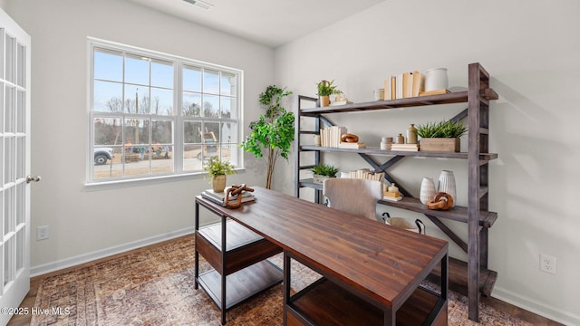 office area with visible vents and baseboards