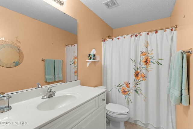 full bath with vanity, a shower with shower curtain, visible vents, a textured ceiling, and toilet