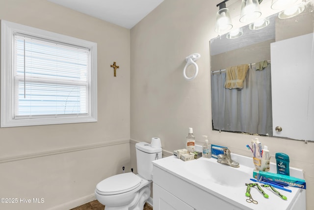 bathroom with vanity, curtained shower, and toilet