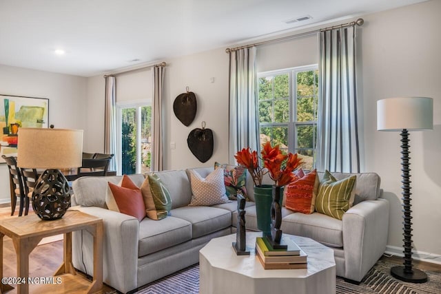 living room with visible vents, recessed lighting, baseboards, and wood finished floors