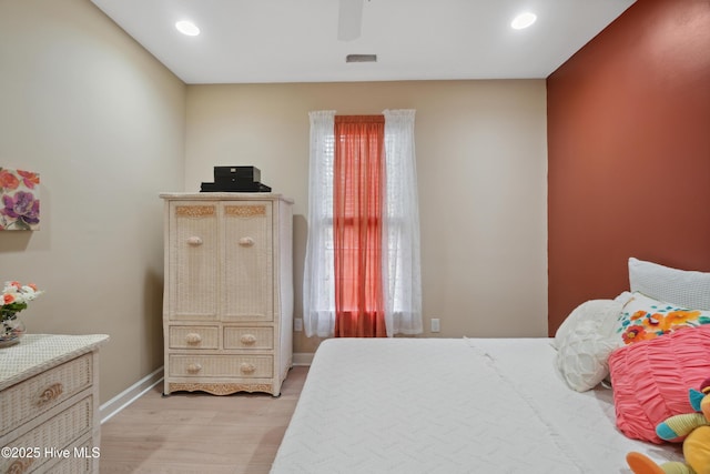 bedroom featuring visible vents, a ceiling fan, recessed lighting, light wood finished floors, and baseboards