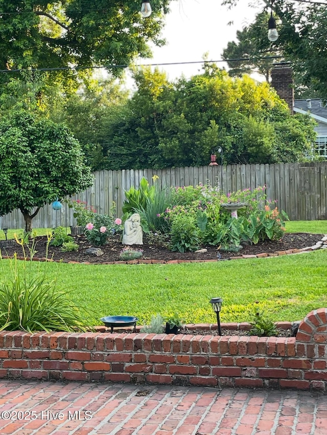 661 Main St, Swansboro, NC 28584 - view of yard