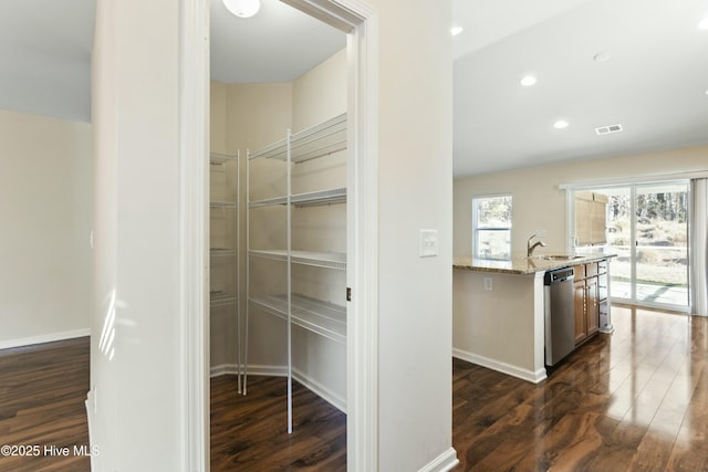 pantry with a sink and visible vents