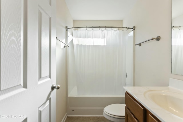 full bathroom featuring shower / bath combo with shower curtain, toilet, and vanity