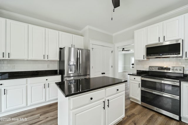 kitchen featuring ceiling fan, stainless steel appliances, dark wood-style floors, and white cabinetry