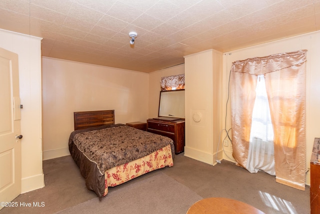 carpeted bedroom featuring baseboards