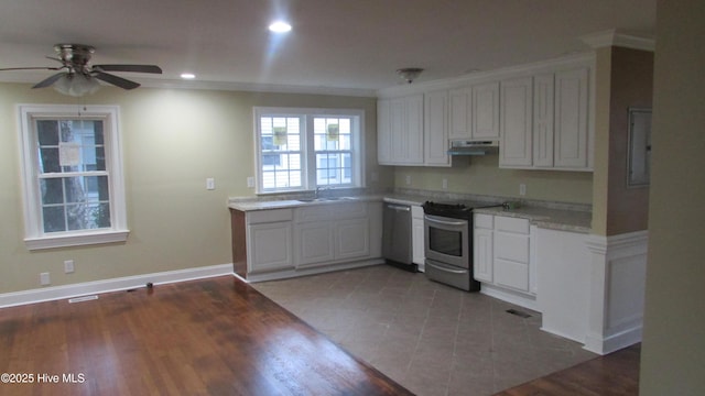 kitchen with under cabinet range hood, recessed lighting, stainless steel appliances, a ceiling fan, and a sink